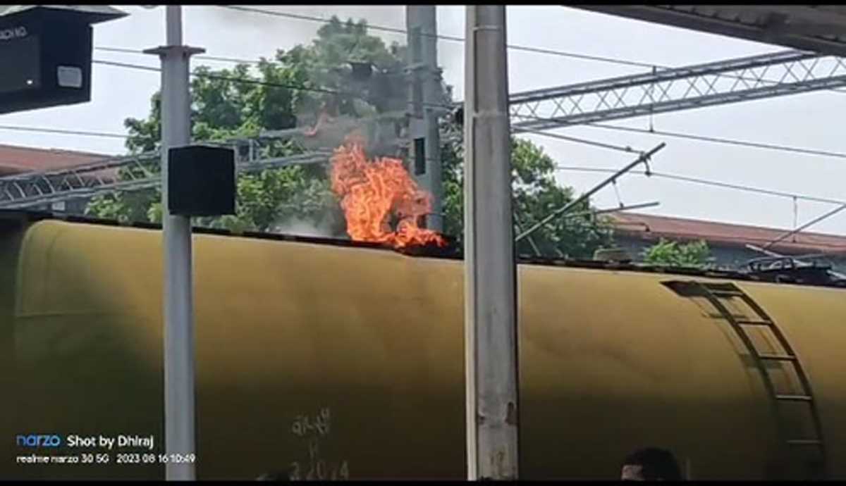 बिहार में कच्चे तेल वाली मालगाड़ी में लगी आग, बड़ा हादसा होने से बचा